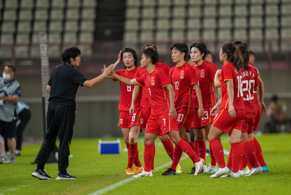 leyusports- 巴黎女足队员受邀观赛带动主场上座率新高  